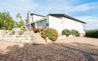 4 Bedroom House in Hoekwil