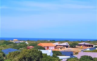 686 m² Land available in Stilbaai