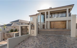 4 Bedroom House in Van Riebeeckshof