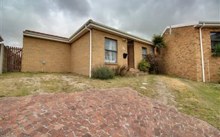 2 Bedroom Townhouse in Protea Village