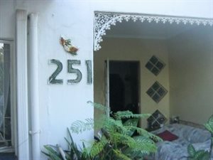 2 Bed Garden Cottage in Sinoville