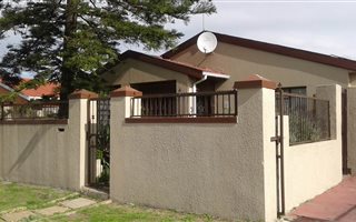 4 Bedroom House in Charlesville