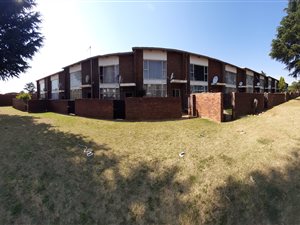 3 Bed Townhouse in Grobler Park