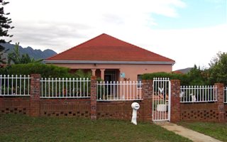 4 Bedroom House in Ashton