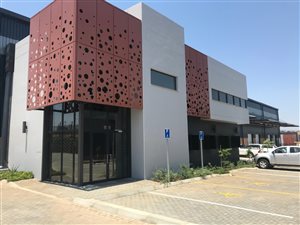 3256 m² Commercial space in Louwlardia