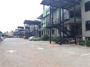 100 m² Commercial space in Die Wilgers