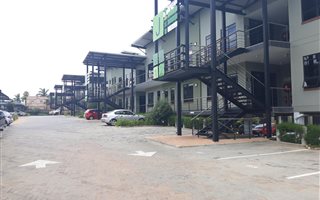 100 m² Commercial space in Die Wilgers
