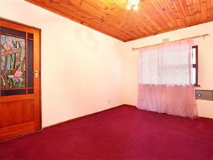 5 Bed House in Lakeside