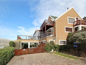 8 Bed House in Glen Marine