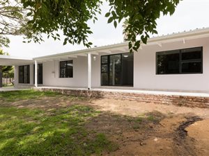 4 Bedroom House in Twee Rivieren