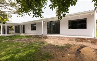 4 Bedroom House in Twee Rivieren