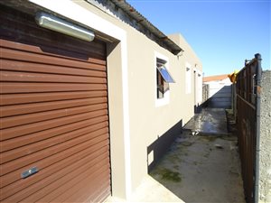 2 Bed House in Macassar