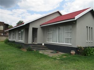 4 Bed House in Flora Gardens
