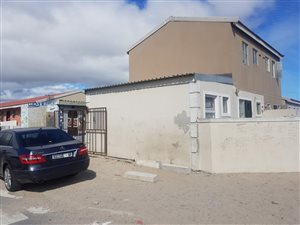 3 Bed House in Pelikan Park