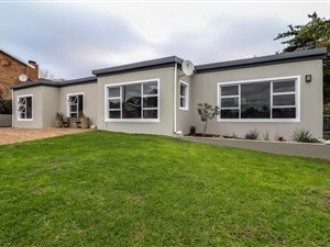 5 Bed House in Protea Valley