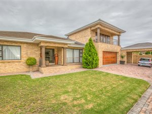 5 Bedroom House in Weybridge Park