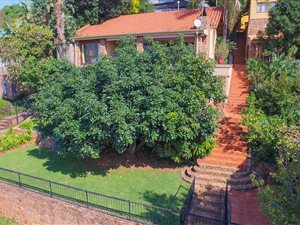6 Bedroom House in Kosmos