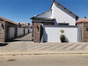 3 Bed House in Klipfontein View