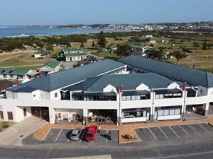 138 m² Commercial space in Stilbaai