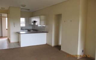 2 Bedroom Flat in Waterkloof Glen