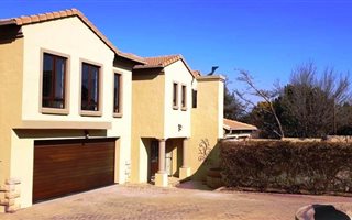 3 Bedroom Cluster in Menlo Park