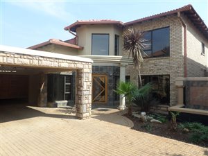 4 Bed House in Van Der Hoff Park