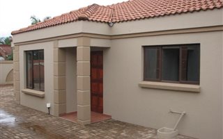 2 Bedroom Townhouse in Naboomspruit