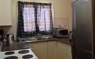 2 Bedroom Townhouse in Die Hoewes