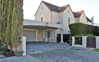 4 Bedroom House in Boschenmeer Golf Estate