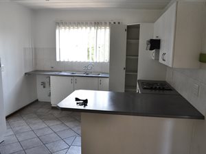 3 Bed Apartment in Die Hoewes