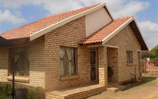 3 Bedroom House in Swartruggens