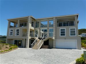 4 Bed House in Pezula Golf Estate