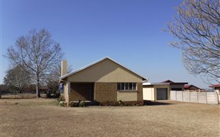 4 Bedroom House in Amajuba Park