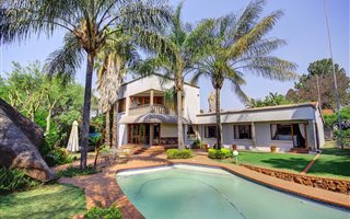 7 Bedroom House in Ferndale