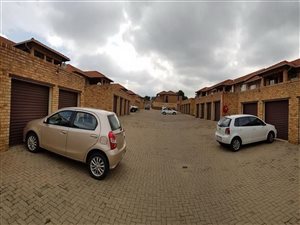 2 Bed Townhouse in Glen Marais
