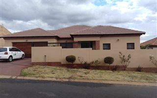 4 Bedroom House in Amberfield