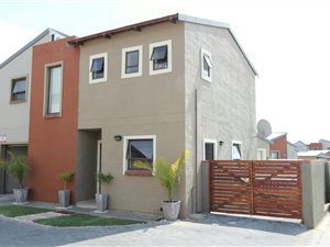 3 Bed House in Waterval East