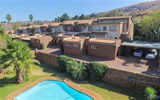 4 Bedroom Townhouse in Bruma