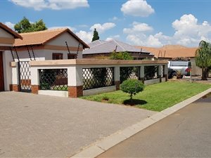 3 Bed House in Montana Park