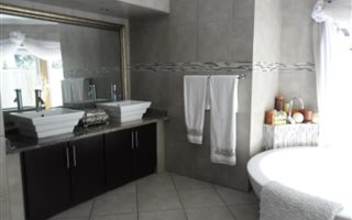 7 Bedroom House in Wierda Park