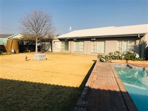 9 Bed House in Hadison Park