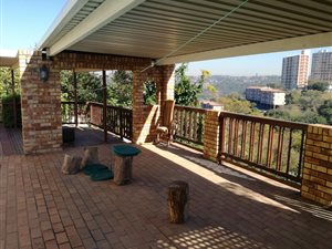 6 Bed House in Carrington Heights