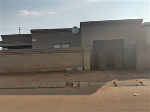 4 Bed House in Tsakane