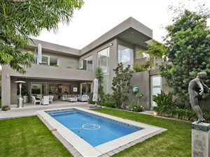 5 Bed Cluster in Melrose Estate
