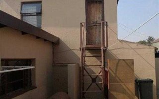 5 Bedroom House in Nigel Central