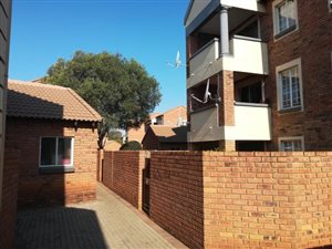 2 Bed Townhouse in Die Hoewes