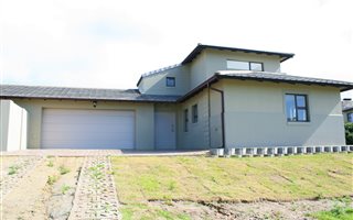 3 Bedroom House in Hartenbos Landgoed