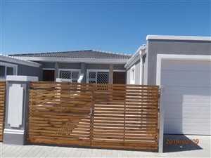 3 Bed Townhouse in Grassy Park