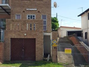 4 Bedroom House in Woodhurst