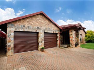 3 Bed House in Edelweiss